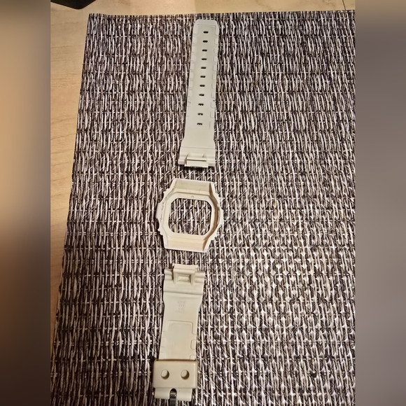 G-Shock White GLX-5600-7. Moon Phase & Tide Graph. - Picture 10 of 10